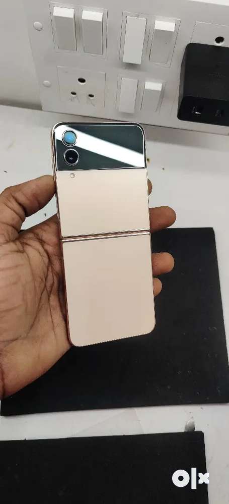 Samsung flip 4 pink gold perfect condition for salee