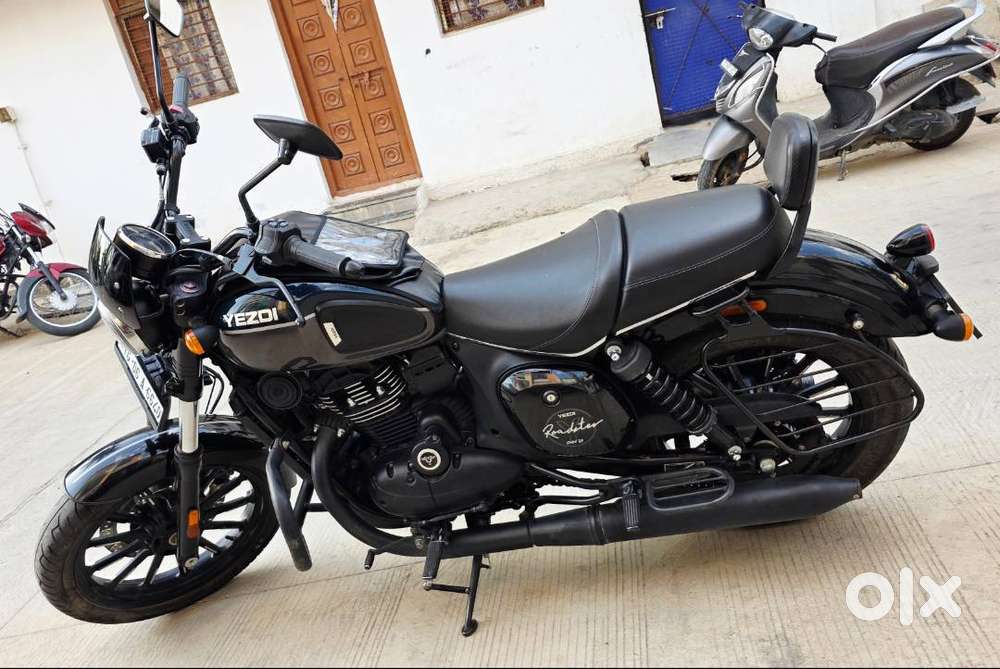Yezdi Roadster 350cc