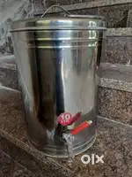 Hot tea container