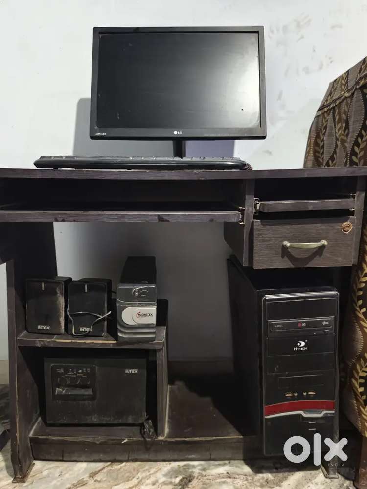 Computer with table UPS, Speaker,