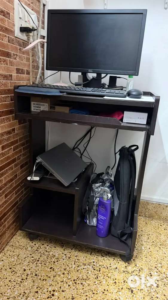 Computer table and chair Rs. 6000