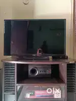 VU tv 32 inches with dvd, speaker and cabinet