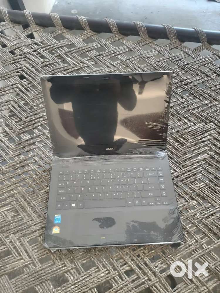 Acer core i3 laptop new condition 4gb 320gb lene ke liye call karen