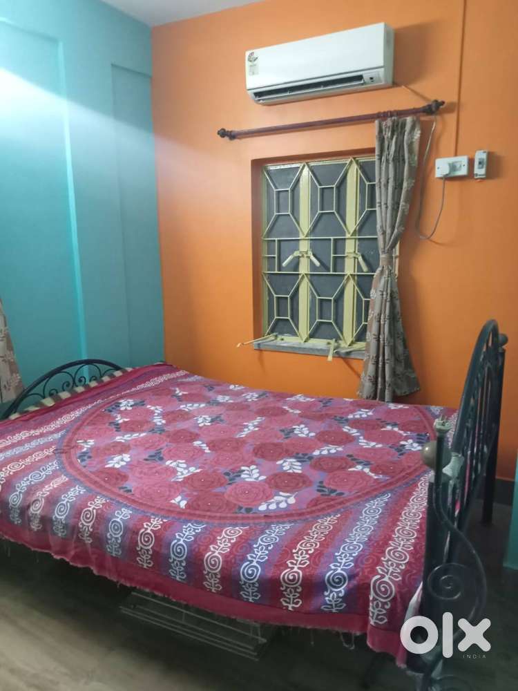 2 BHK well decorated furnished flat near Tollygunge metro