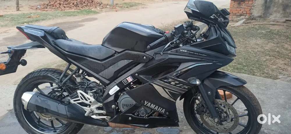 R15 v3 black colour