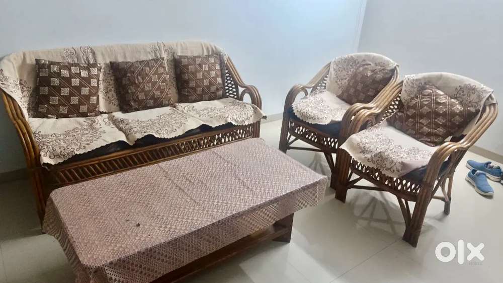 Canewood 5 Seater Sofa Set With Centre Table Moving Out Sale
