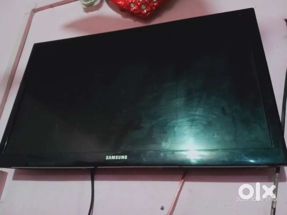 Samsung led 24 inch 2 year old