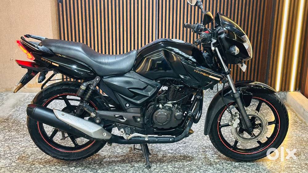TVS APACHE RTR IS IN MINT CONDITION.
