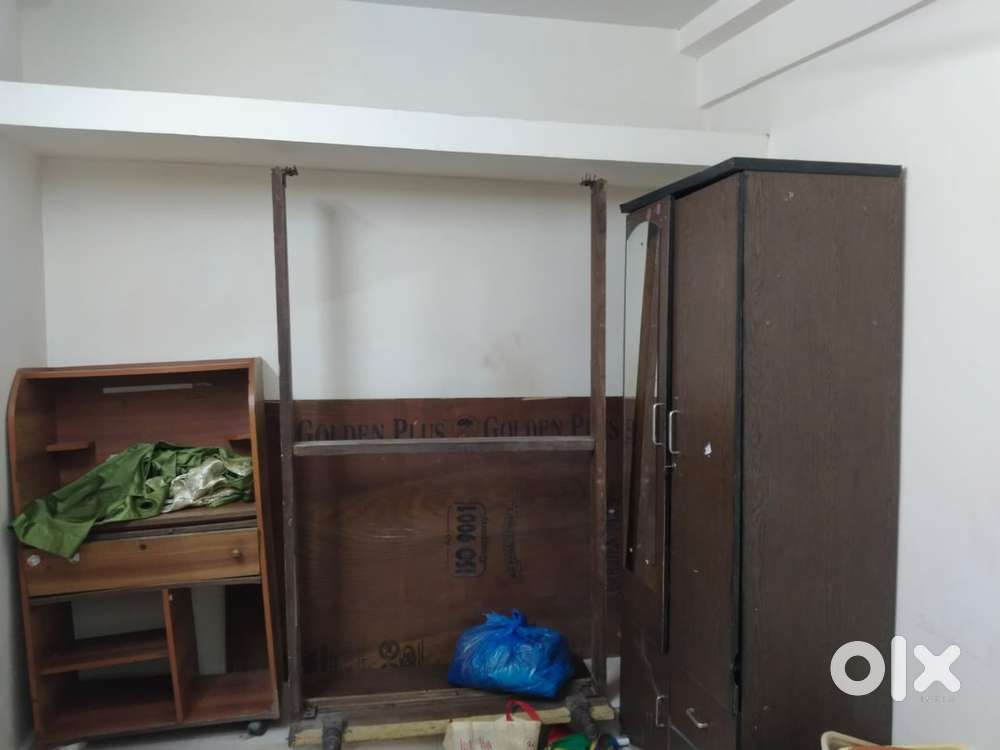 Cupboard Ply & Computer Table sell for free