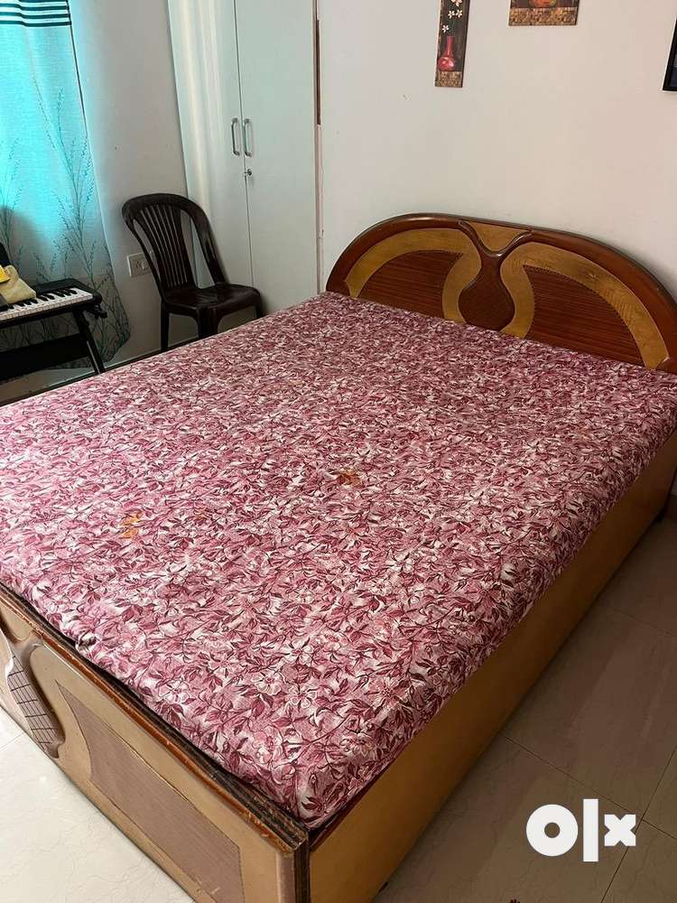 Queen size box double bed 5x6 with mattress