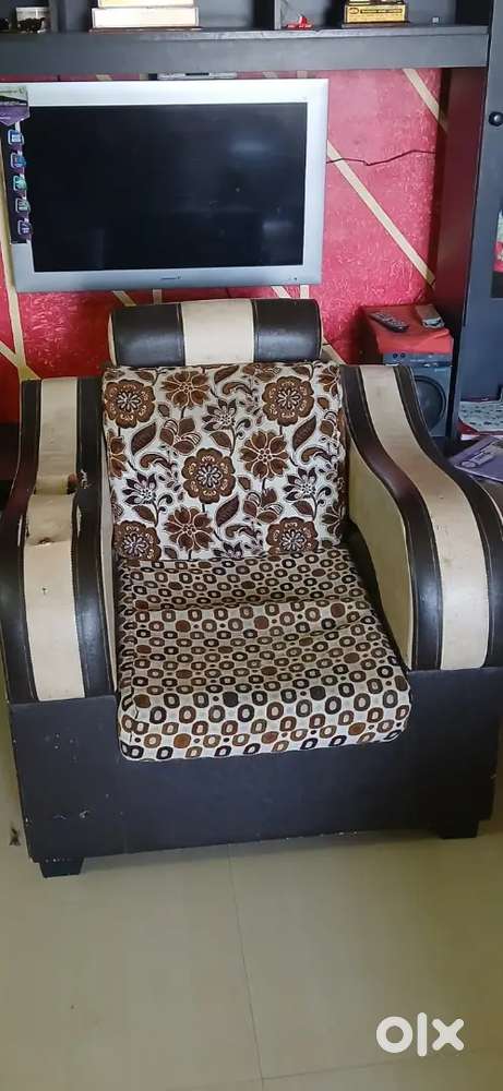 सोफा सेट वीकने आहे