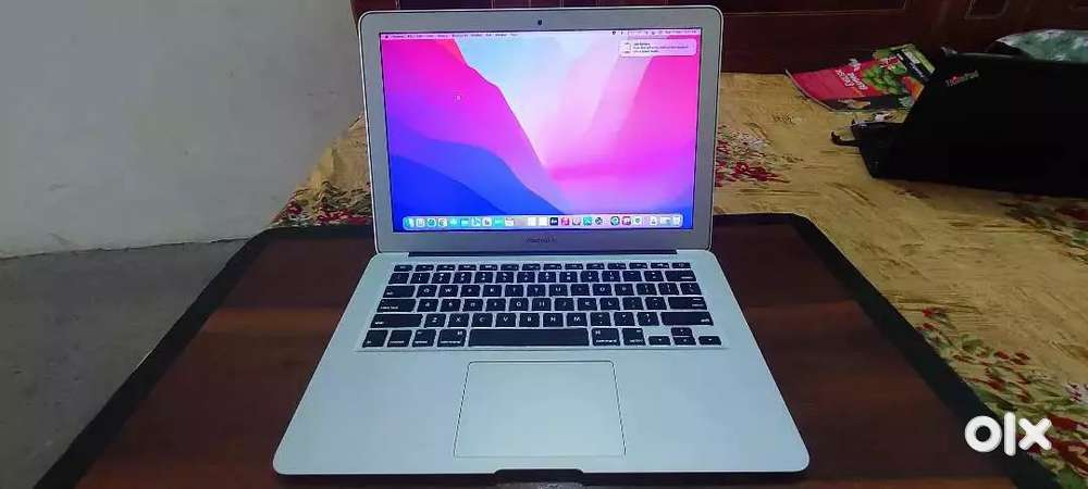 MacBook Air 2017  MINT CONDITION  Brand New Battery   8GB RAM