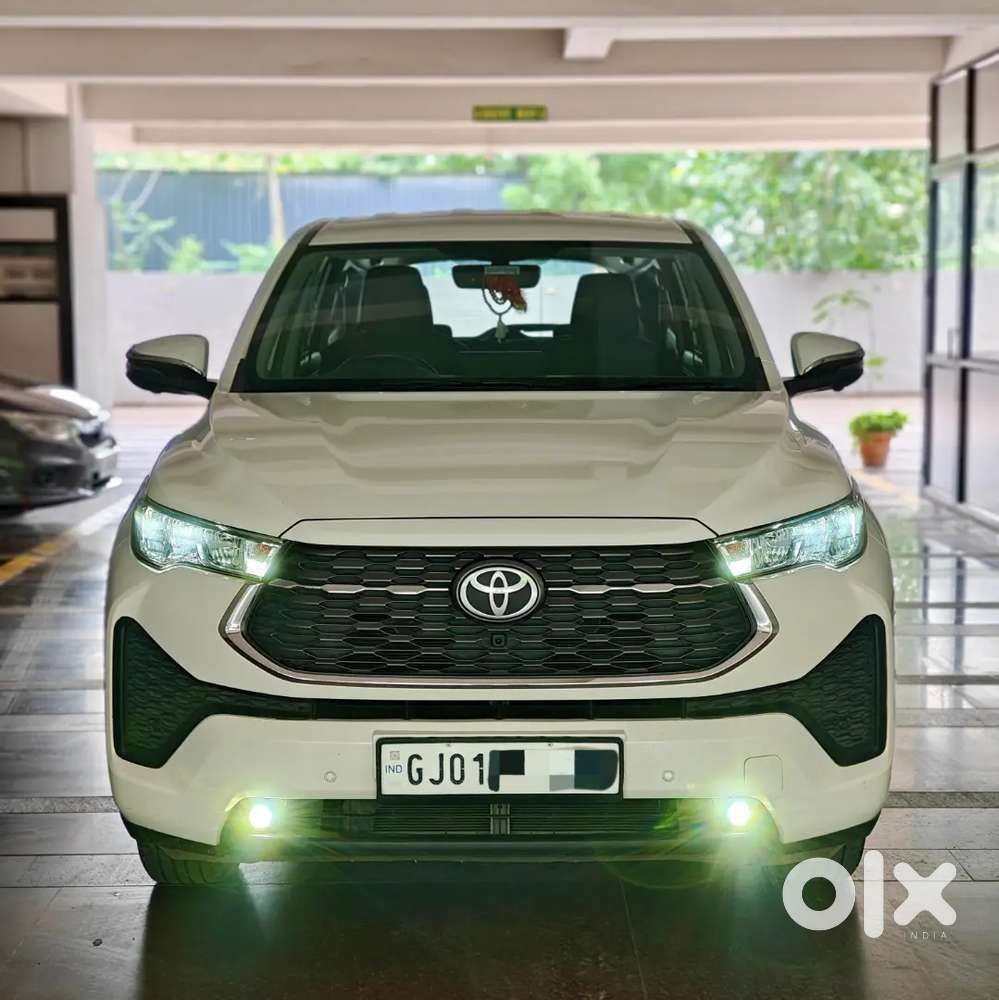 TOYOTA INNOVA HYCROSS VX 2024