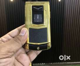 Vertu flip foldable keypad  phone betr thn samsung /apple/oneplus