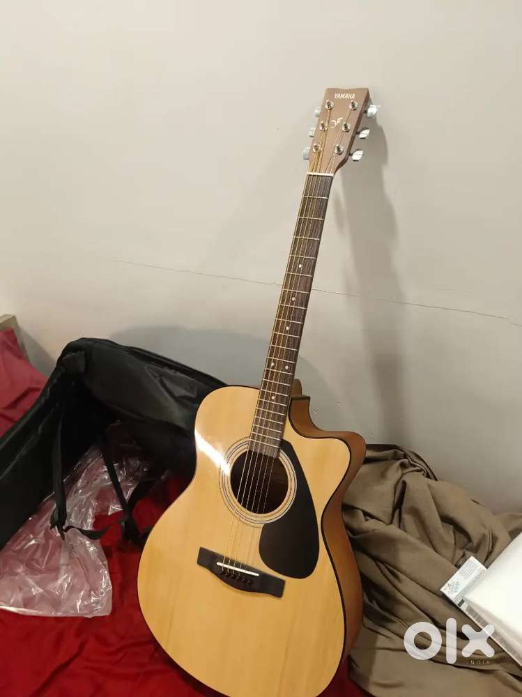 Yamaha FS80C GUITAR