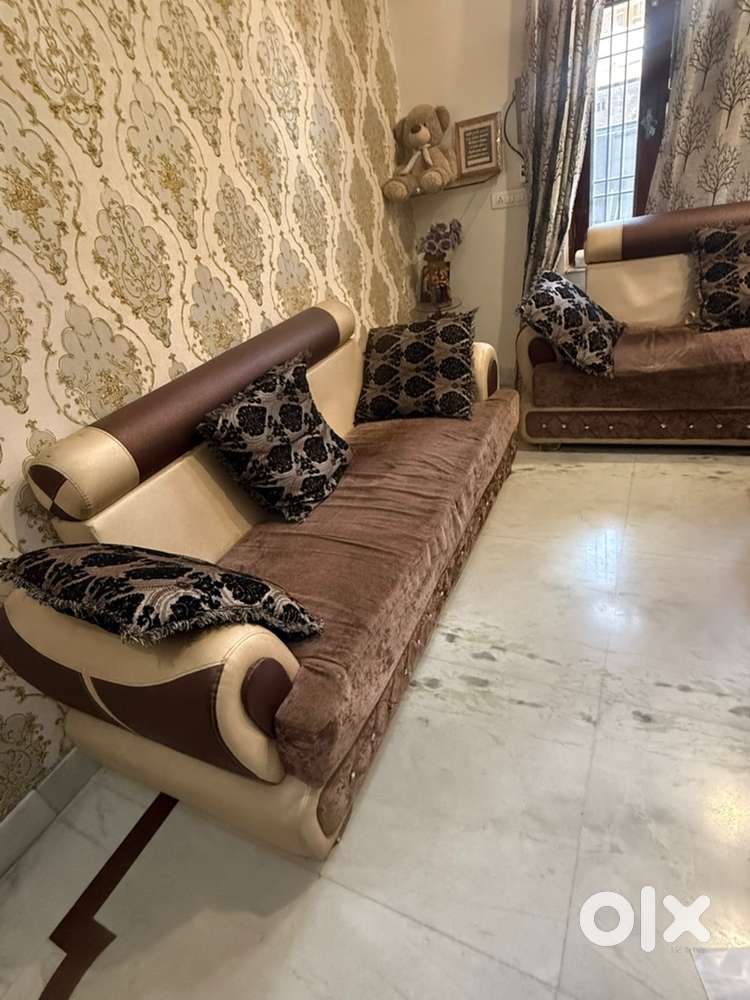 7-Seater Sofa Set With Table - Good Condition