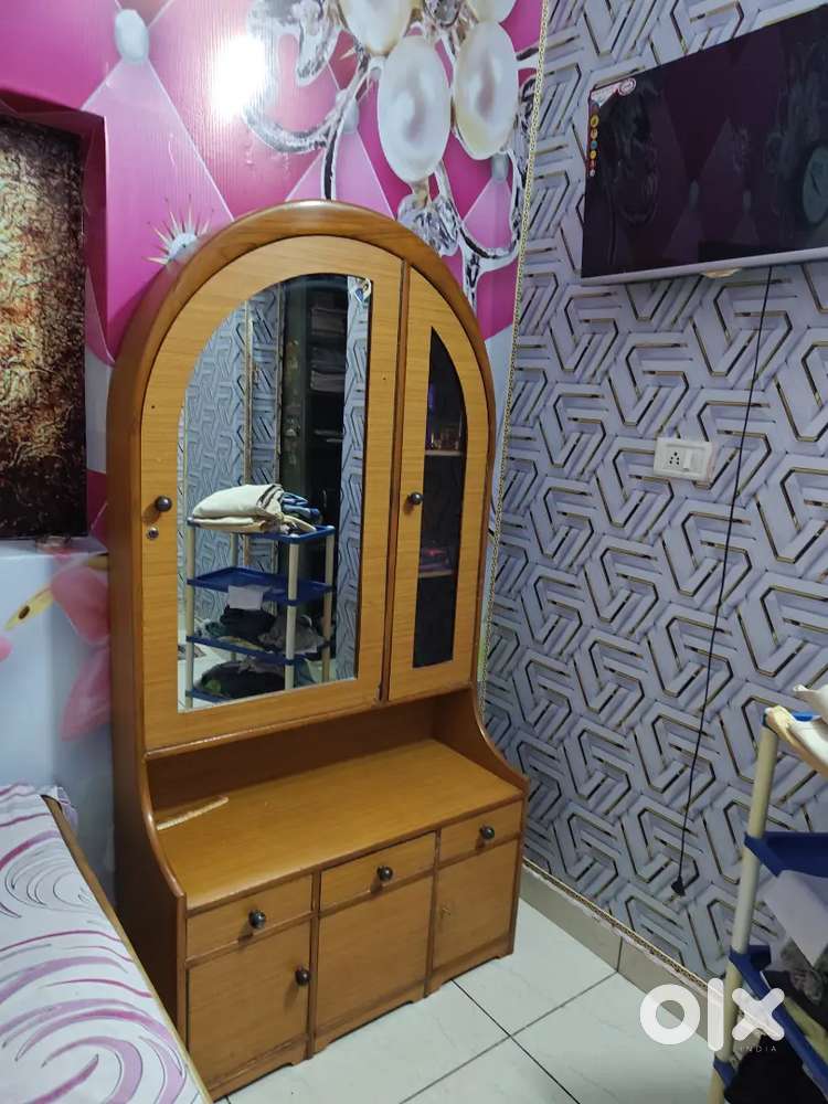 Dressing table