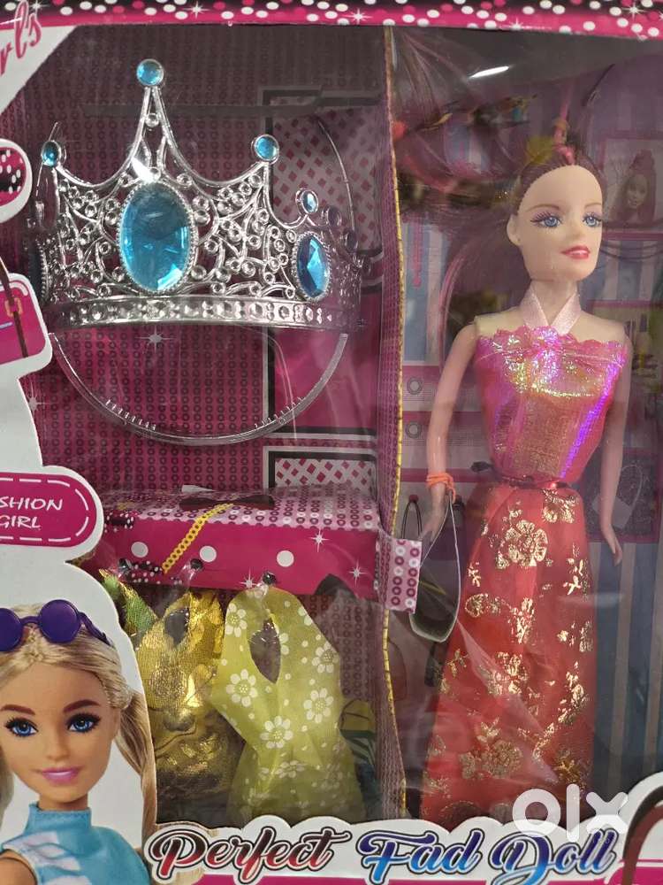 Fashion crown with doll