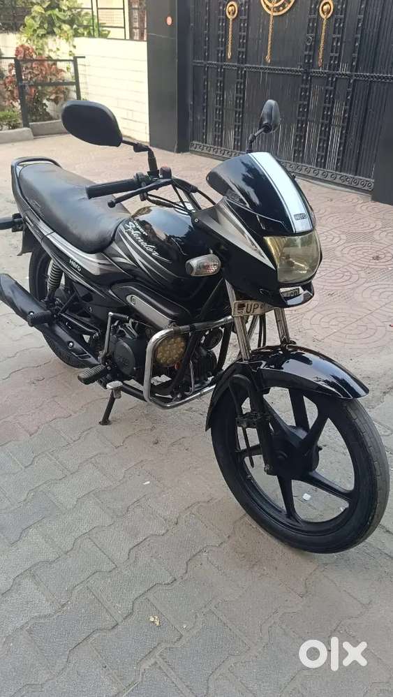 Super splendor self start showroom condition very nice first owner