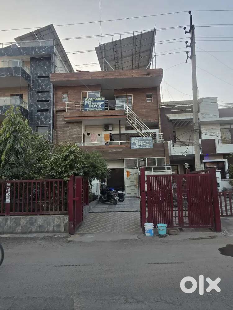 Boys running pg for sale