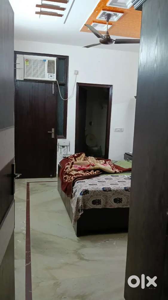 Female Flatmate needed