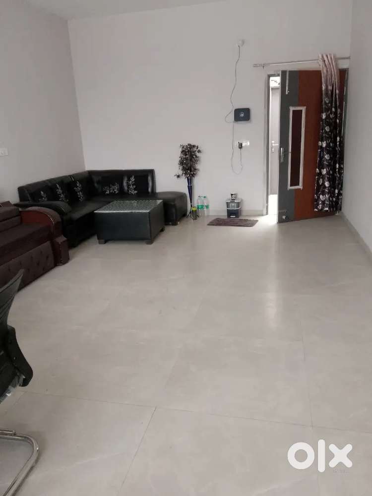 Showroom available on rent near Guru Nanak enclave dhakoli