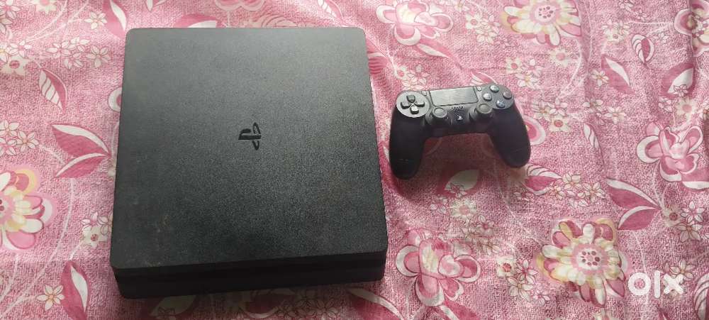PS4 Slim 1TB Original  Controller  Cleaned Once  Good Condition no