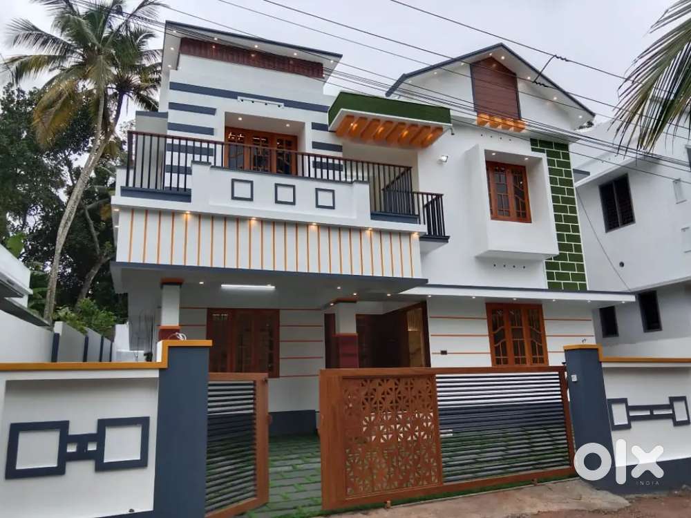 4BHK+ 2200 Sqft+5cent kavinpuram vattiyoorkavu