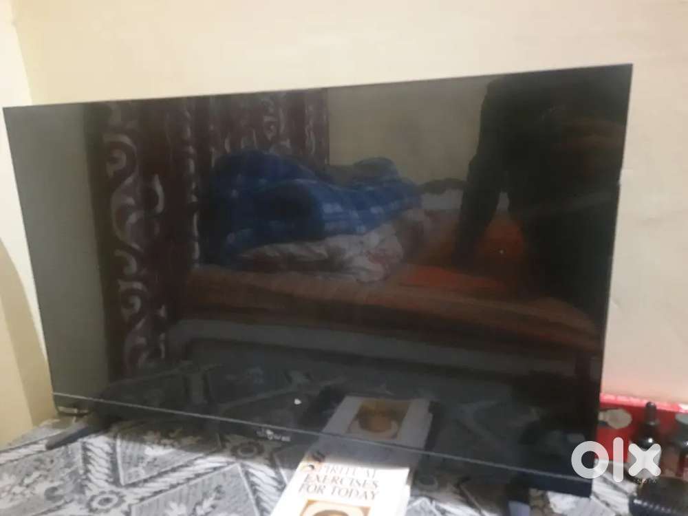 32 inch LCD for sale.