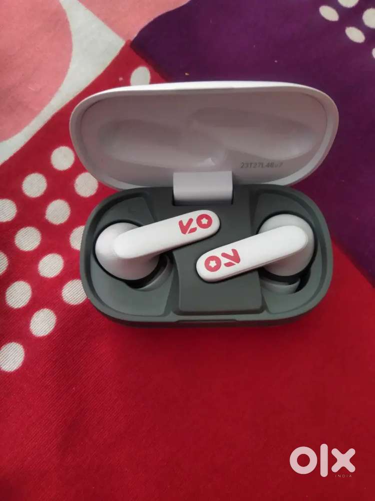 Go Boult y1 earbuds ok condition and loud bass and 120 hour battery