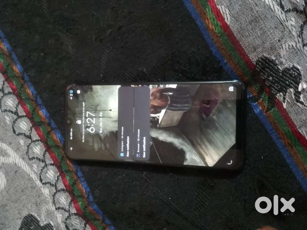 Mujhe new phone Lena hai is liye isee sale kar raha hu