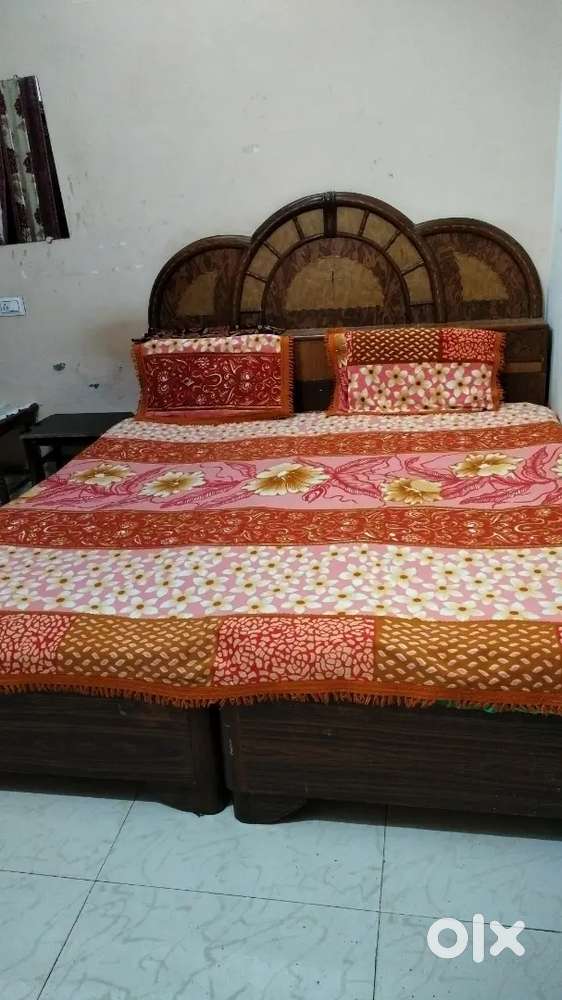 P.g. for boys with food