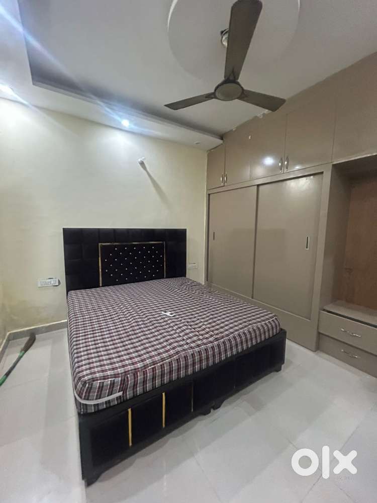 1Bhk flat for rent 15000/fully furnished sec 115