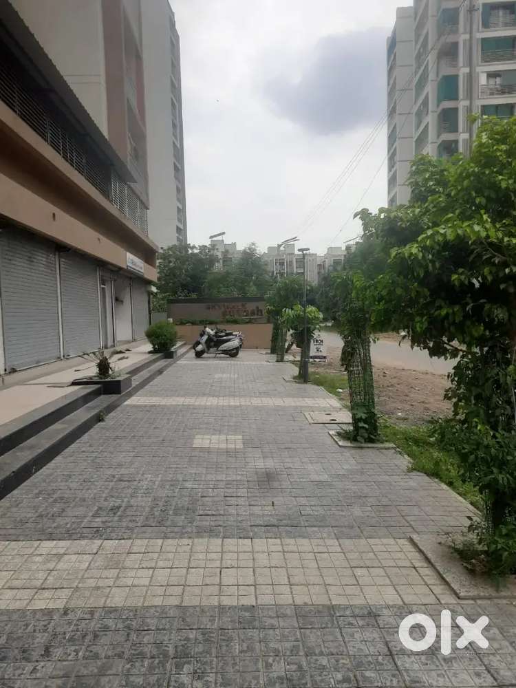 Bachelor 2 bhk flat Road side bachelor commercial
