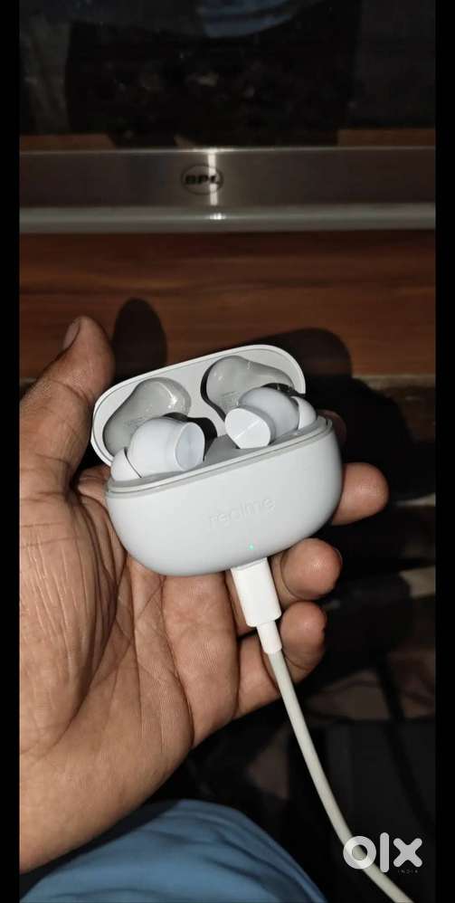 Realme T110 earbuds