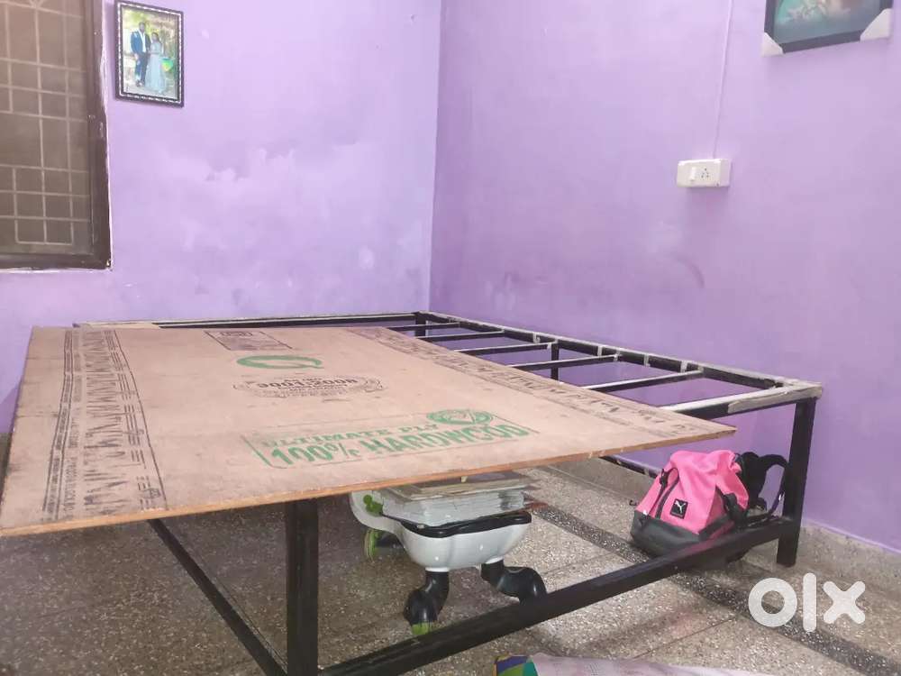 6/6 iron bed