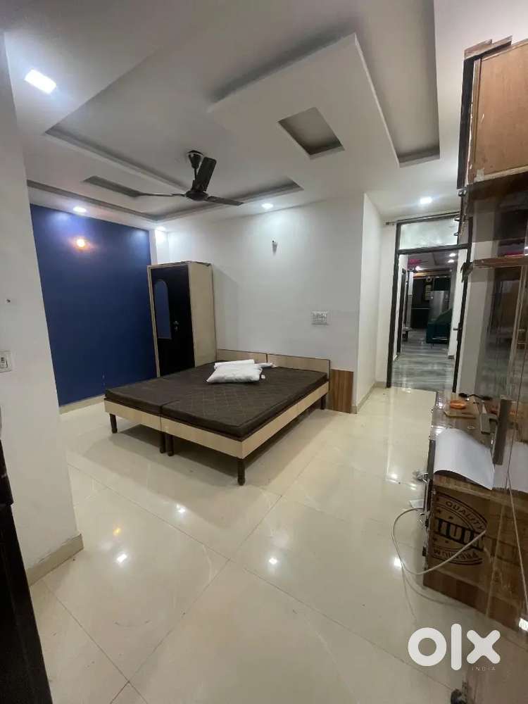 3BHK Fully Furnished Flat Near Tarak Hospital with Lift & Car Parking