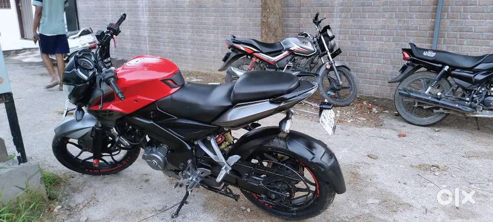 Jis bhai ko leni ho wahi msg kre wahi msg