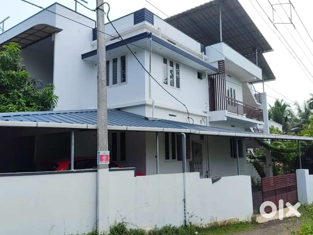 2 bhk at thevakkal. 5km from kakkanad. Family/group of 4-6 people