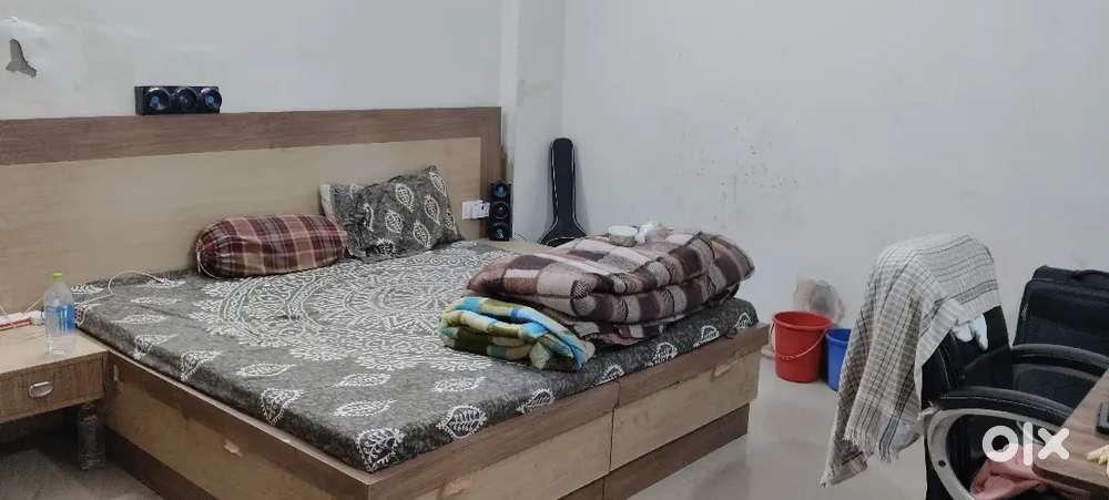 One Room Vacant in 3BHK Flat ( Only for Girls )
