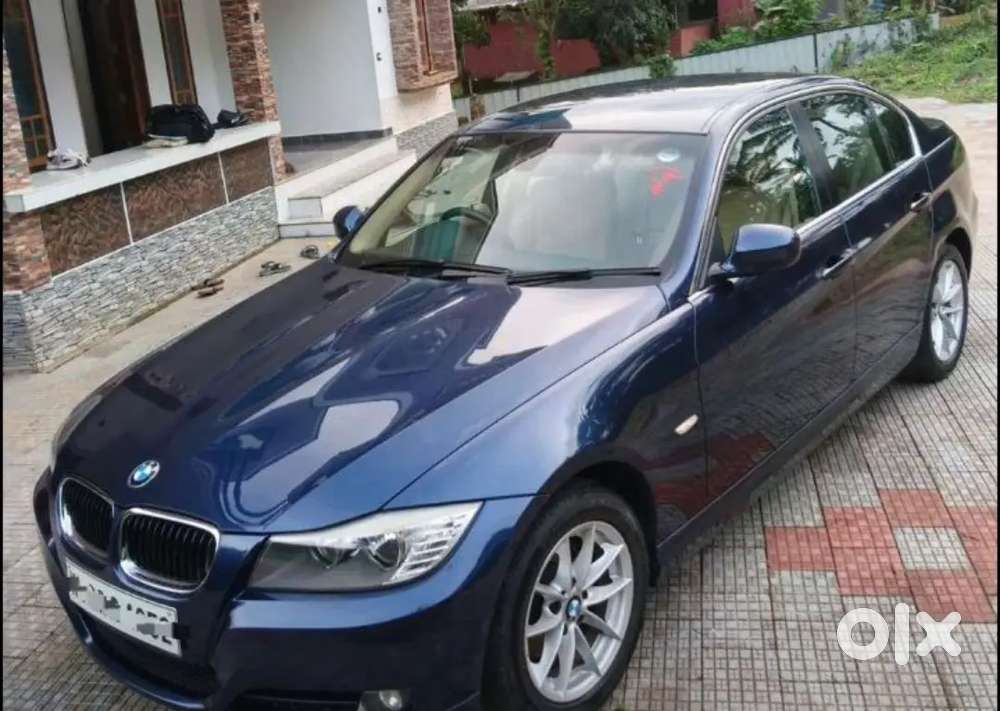 BMW ഓടിക്കാൻ ആളെ വേണം