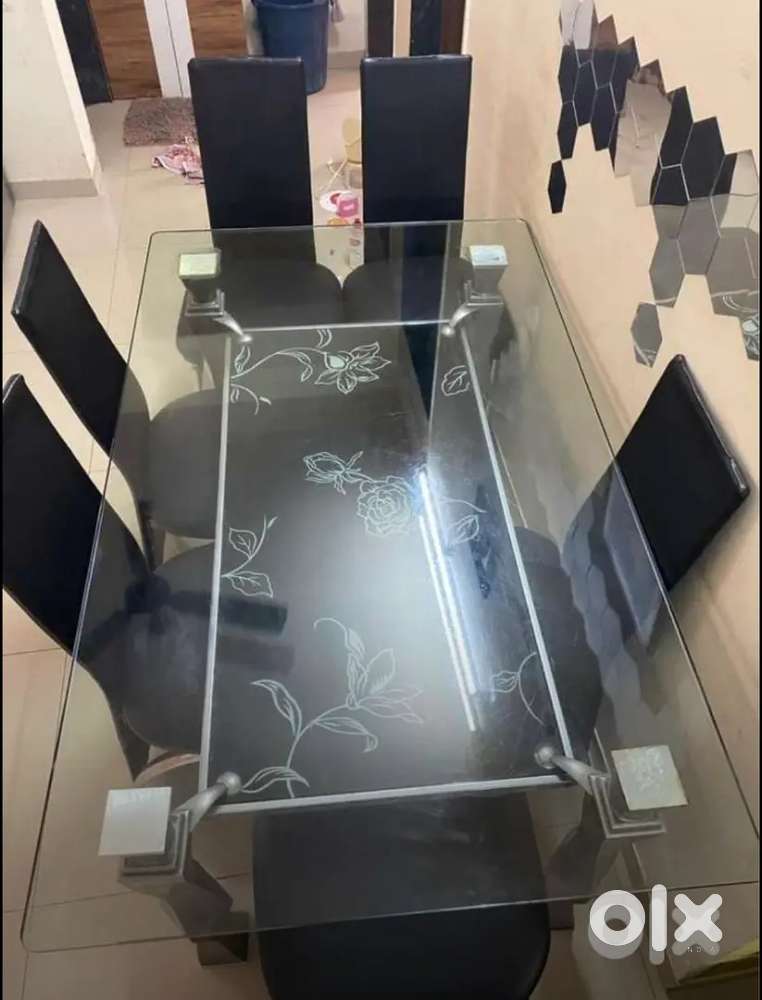 Dining table six seater