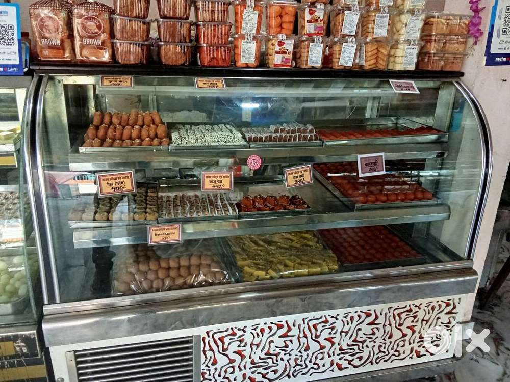 Sweet display counter