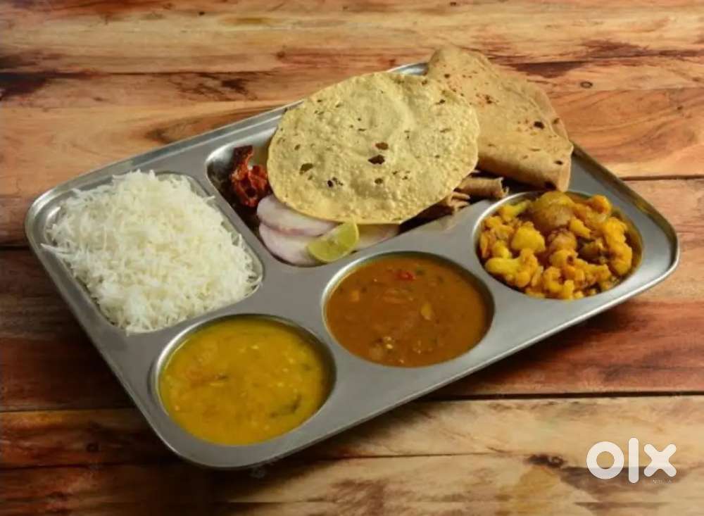 Halwai Sai catring korba time ko naa dekhte huwe bus ek massege