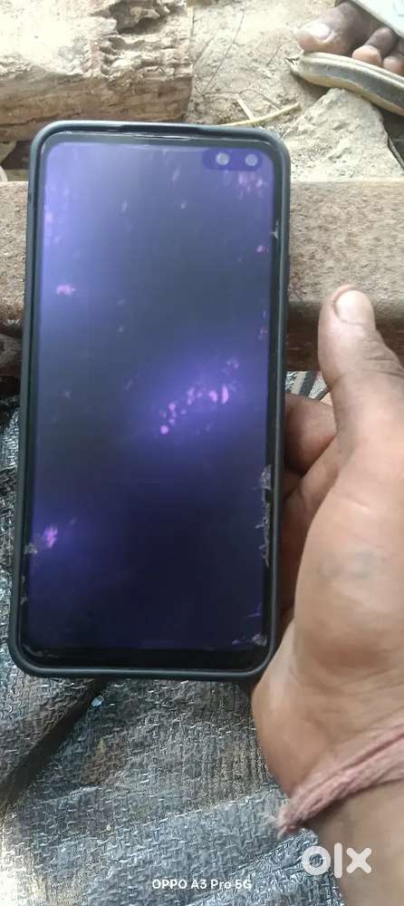 Good condition Koi bhi dikkat nahin Hai 4G phone 8GB raim hai argent