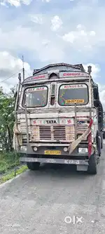 Tata truck selling 14 tyre