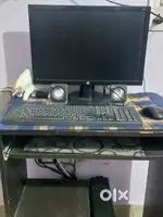 Hp computer in good condition with table
