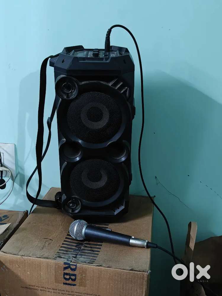 Boat PartyPal 60 Karaoke Party Speaker with Mic