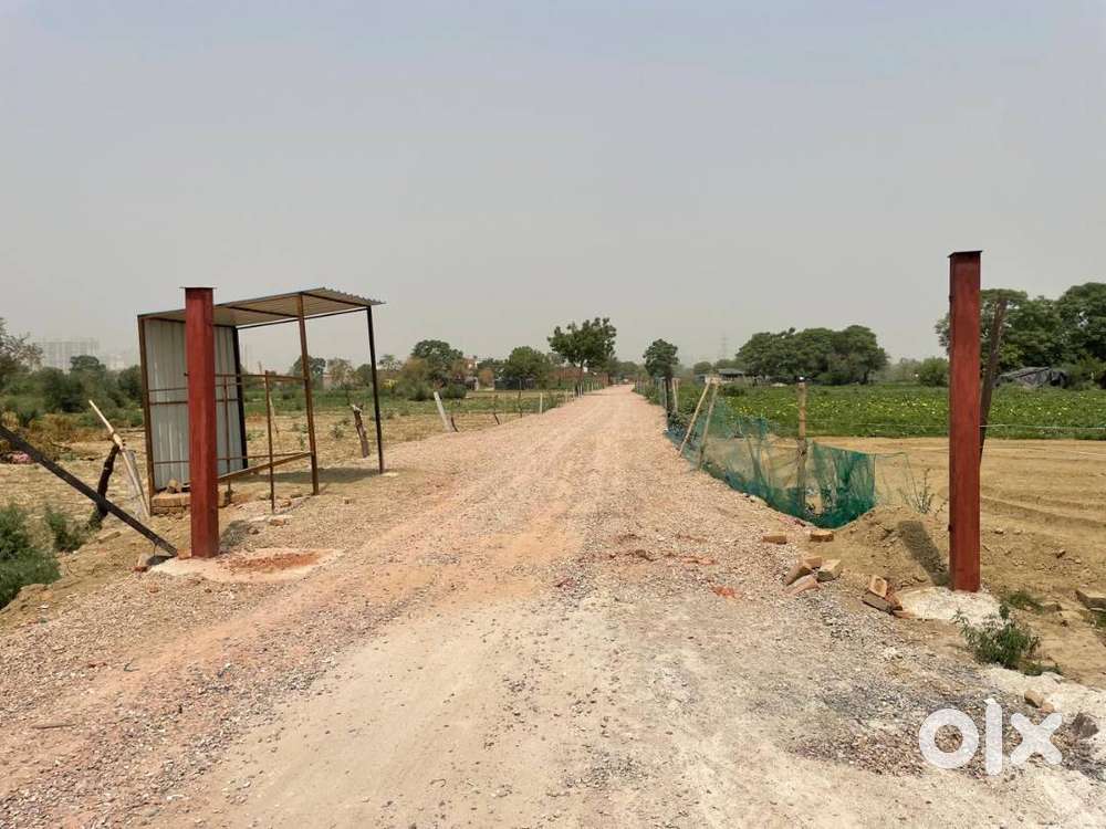 100 Gaj plot for sale in greater noida west