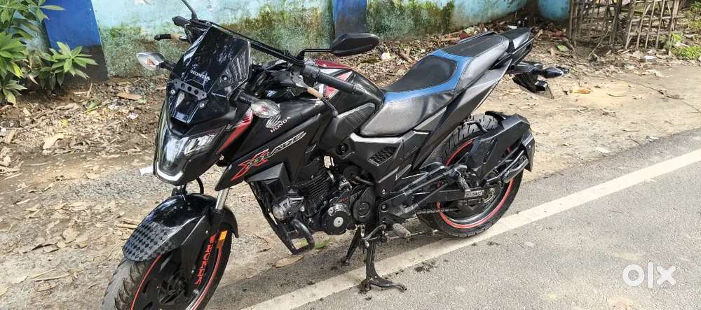 Honda  X blade 160cc black and red full maintain  kilometre 45000